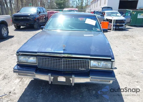 1988 Cadillac Fleetwood Delegance z USA, uszkodzony, nr VIN 1G6CB5153J4265796